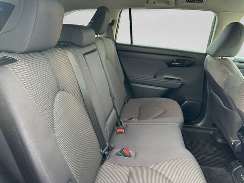 Used 2023 Toyota Highlander L FWD image 17