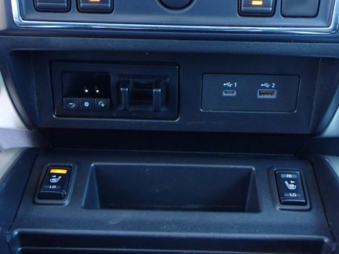 Used 2021 Nissan Titan SV w/ SV Convenience Package image 18