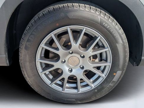Used 2020 Hyundai Venue SE FWD image 11