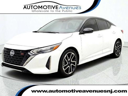 Used 2025 Nissan Sentra SR FWD image 1