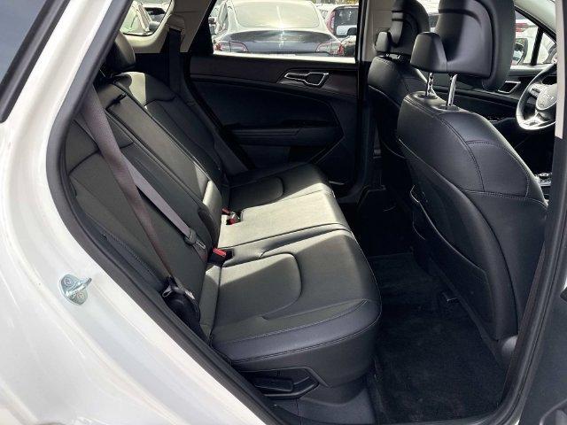 Used 2025 Kia Sportage EX AWD/4WD image 11