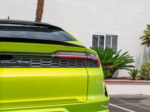Used 2025 Lamborghini Urus SE AWD/4WD image 41