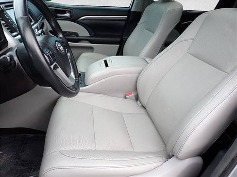 Used 2018 Toyota Highlander Limited Platinum AWD/4WD image 14