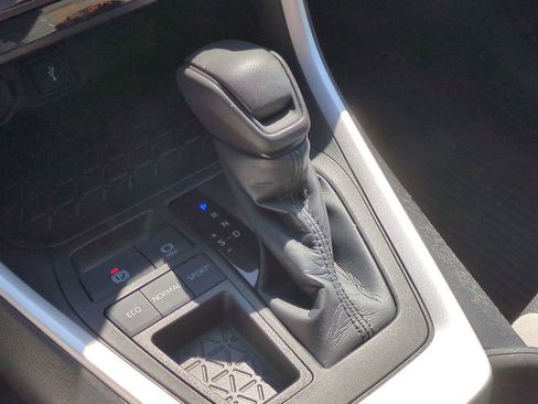 Used 2021 Toyota RAV4 XLE image 21