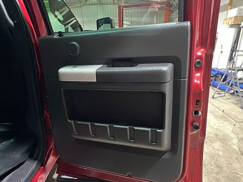 Used 2015 Ford F250 Lariat w/ Chrome Package image 17