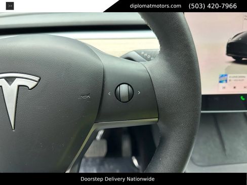 Used 2025 Tesla Model Y Long Range image 29