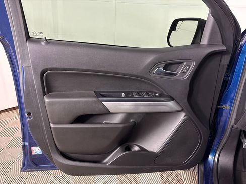 Used 2020 Chevrolet Colorado LT w/ Colorado RST Special Edition image 23