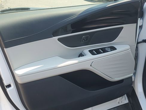 New 2026 Lincoln Nautilus Premier image 7