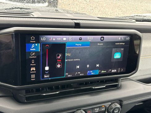 Used 2025 Jeep Wrangler Unlimited Sahara AWD/4WD image 13