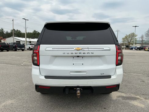 Used 2024 Chevrolet Suburban LT w/ Luxury Package AWD/4WD image 4
