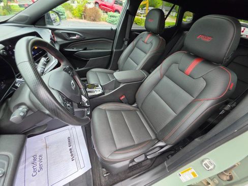 Used 2024 Chevrolet Trax RS w/ Sunroof Package FWD image 29