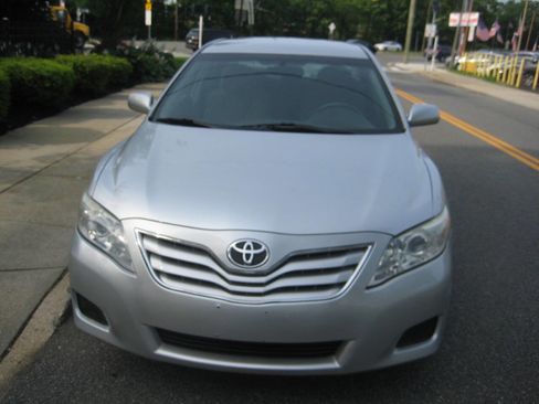 Used 2011 Toyota Camry image 2