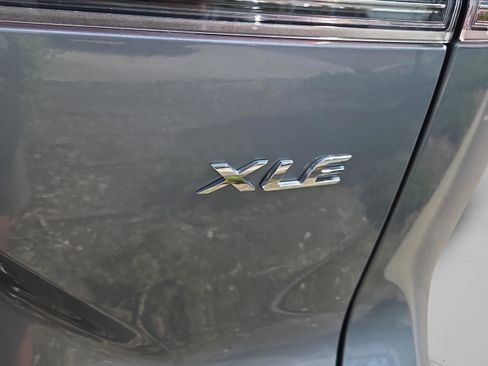 Certified 2022 Toyota Corolla Cross XLE FWD image 6