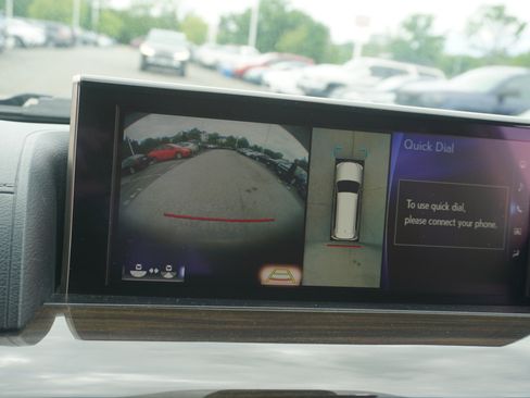 Used 2018 Lexus LX 570 4WD w/ Luxury Package image 16