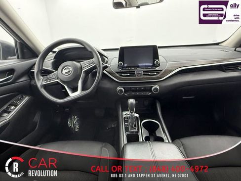 Used 2024 Nissan Altima 2.5 SV image 13