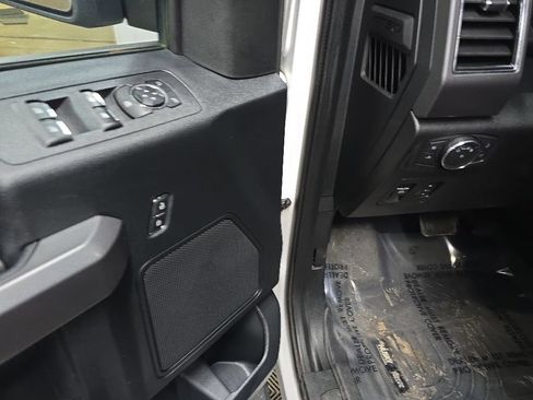 Used 2020 Ford F150 XLT w/ Equipment Group 302A Luxury AWD/4WD image 27