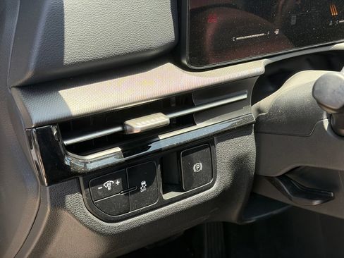 Used 2026 Kia Sportage LX FWD image 7