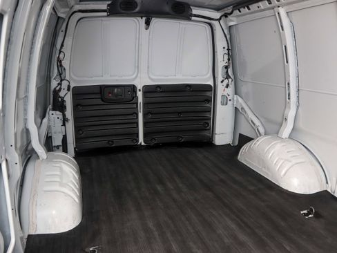 Used 2021 GMC Savana 2500 Extended w/ Driver Convenience Package image 14