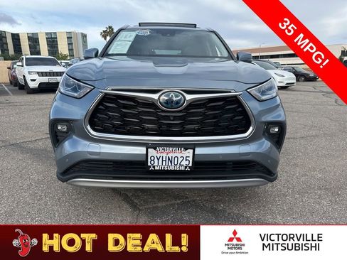 Used 2021 Toyota Highlander Platinum image 2