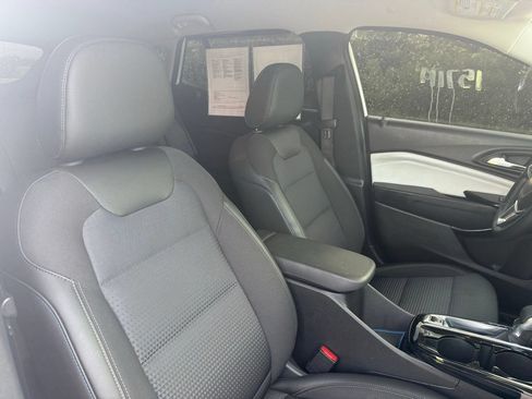 Used 2024 Chevrolet Trax LT w/ LT Convenience Package FWD image 20