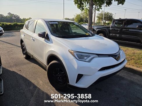 Used 2018 Toyota RAV4 LE AWD/4WD image 3