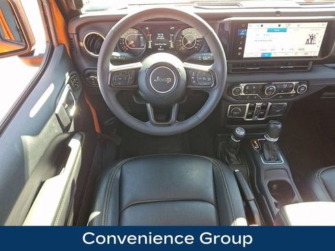 Used 2025 Jeep Gladiator Sport AWD/4WD image 3