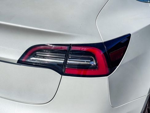 Used 2020 Tesla Model 3 Standard Range RWD image 8