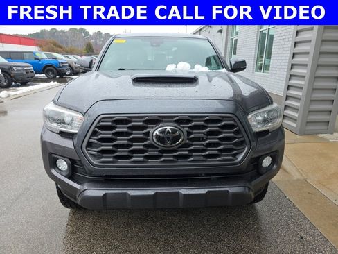 Used 2021 Toyota Tacoma TRD Sport image 2