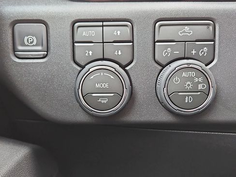 New 2026 Chevrolet Silverado 1500 LT Trail Boss w/ Convenience Package II image 19