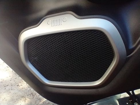 Used 2021 Jeep Renegade Latitude image 19