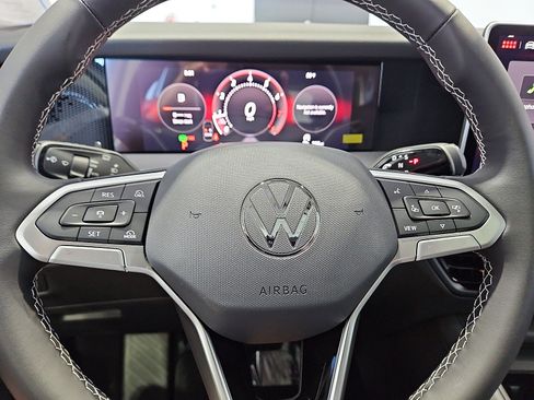 New 2026 Volkswagen Tiguan SE FWD image 22