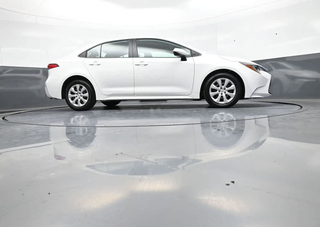 Used 2026 Toyota Corolla LE FWD image 27