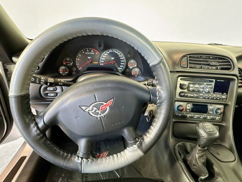 Used 2002 Chevrolet Corvette Convertible w/ Preferred Equipment Group2 image 15