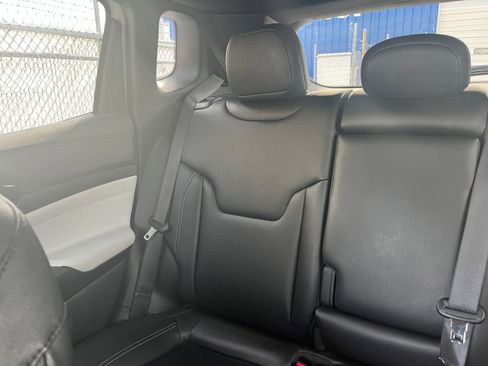 Used 2025 Jeep Compass Limited image 40