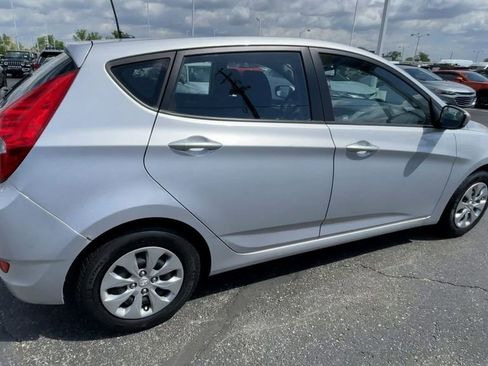 Used 2016 Hyundai Accent SE FWD image 2