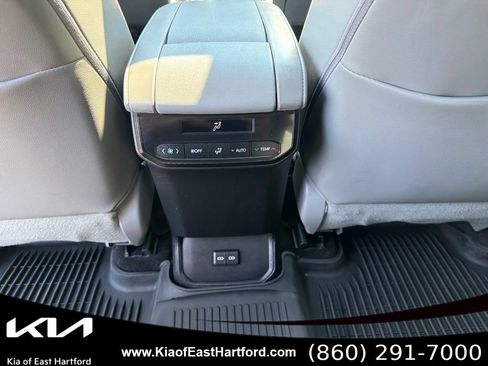 Used 2023 Toyota Highlander XLE AWD/4WD image 21