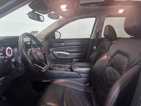 Used 2022 Nissan Pathfinder Platinum w/ Cargo Package image 12