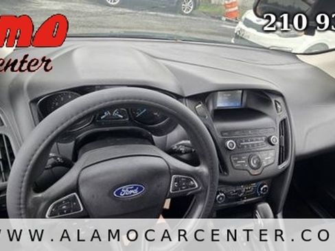 Used 2018 Ford Focus SE FWD image 40