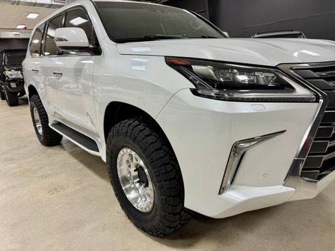Used 2016 Lexus LX 570 4WD w/ Luxury Package image 19