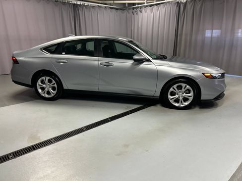 Used 2025 Honda Accord LX image 8