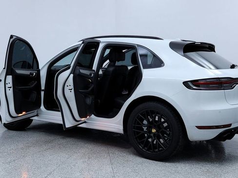 Used 2020 Porsche Macan Turbo image 10