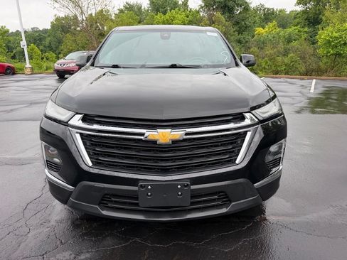 Used 2023 Chevrolet Traverse LS FWD image 2