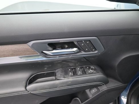 New 2026 GMC Terrain Denali w/ LPO, Black Badging Package image 11