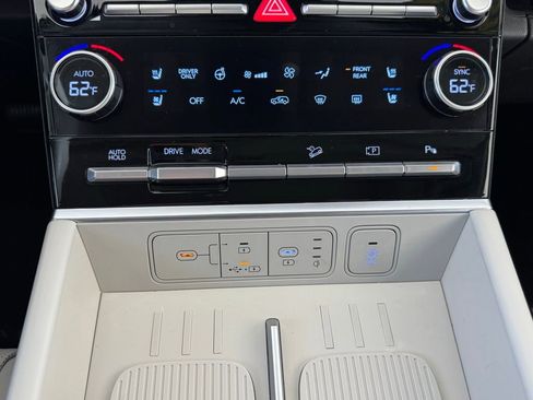 Used 2025 Hyundai Santa Fe Limited FWD image 35