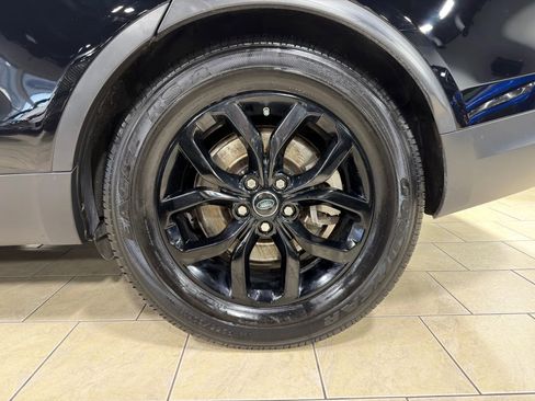 Used 2018 Land Rover Discovery SE image 39