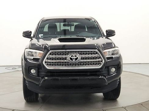 Used 2017 Toyota Tacoma TRD Sport w/ Tow Package image 2
