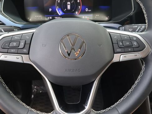 Certified 2023 Volkswagen Taos SE FWD image 22