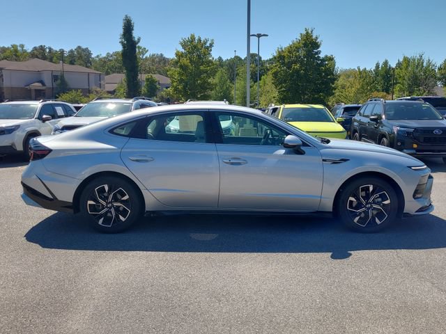 Used 2024 Hyundai Sonata SEL FWD image 2