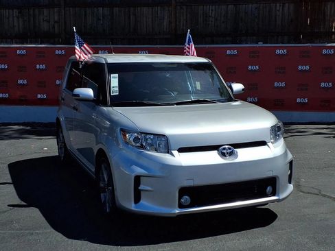 Used 2012 Scion xB FWD image 1