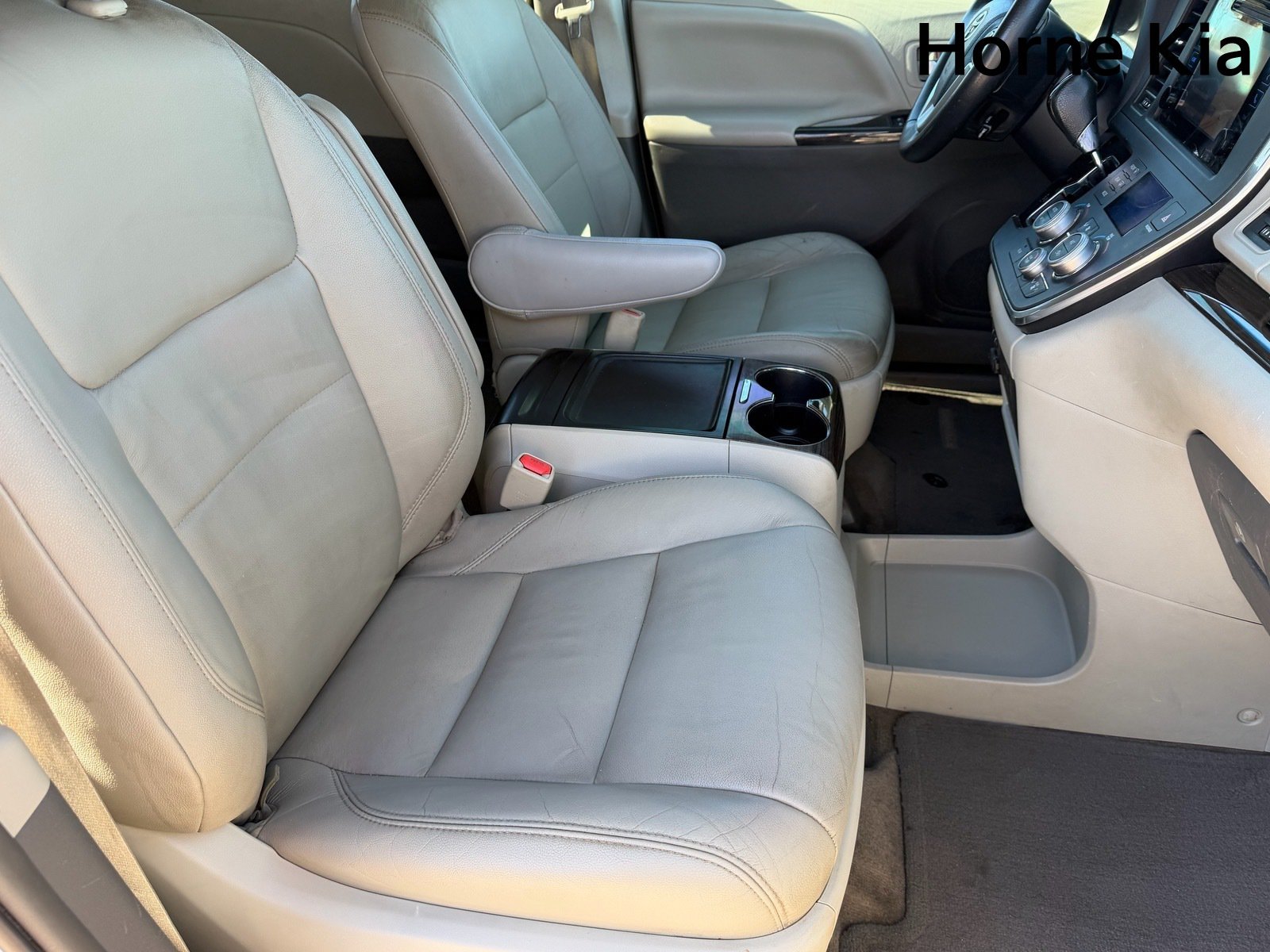 Used 2017 Toyota Sienna XLE w/ XLE Navigation Package FWD image 10